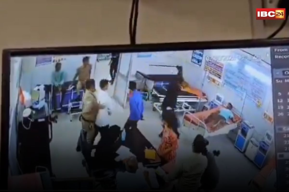 Uttarpradesh News: मरीजों को गुंडों ने अस्पताल में घुसकर लाठी-डंडे से मारा, पुलिस की मौजूदगी में किया हमला, वीडियो हो रहा वायरल…
