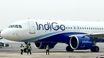 Varanasi News: वाराणसी एयरपोर्ट पर अचानक फ्यूल लीक की आशंका से हड़कंप, इंडिगो की फ्लाइट ने की इमरजेंसी लैंडिंग, 166 यात्री थे सवार…