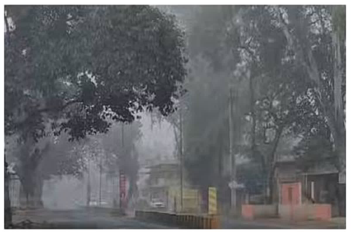 CG Weather Update Today: प्रदेश के इन जिलों में पड़ेगी कड़ाके की ठंड, शुरू हुई तापमान में गिरावट, छाने लगा कोहरा