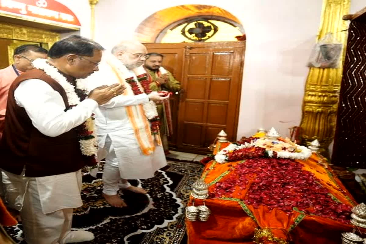 CG News: केंद्रीय गृह मंत्री अमित शाह और सीएम साय ने की मां दंतेश्वरी की पूजा अर्चना, देश-प्रदेश की सुख-शांति और खुशहाली का मांगा आशीर्वाद
