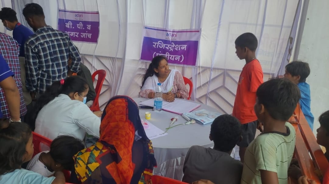 Adani Foundation: अदाणी फॉउंडेशन ने किया मेगा हेल्थ कैंप का आयोजन, 529 ग्रामीणों ने लिया नि:शुल्क स्वास्थ्य सेवाओं का लाभ