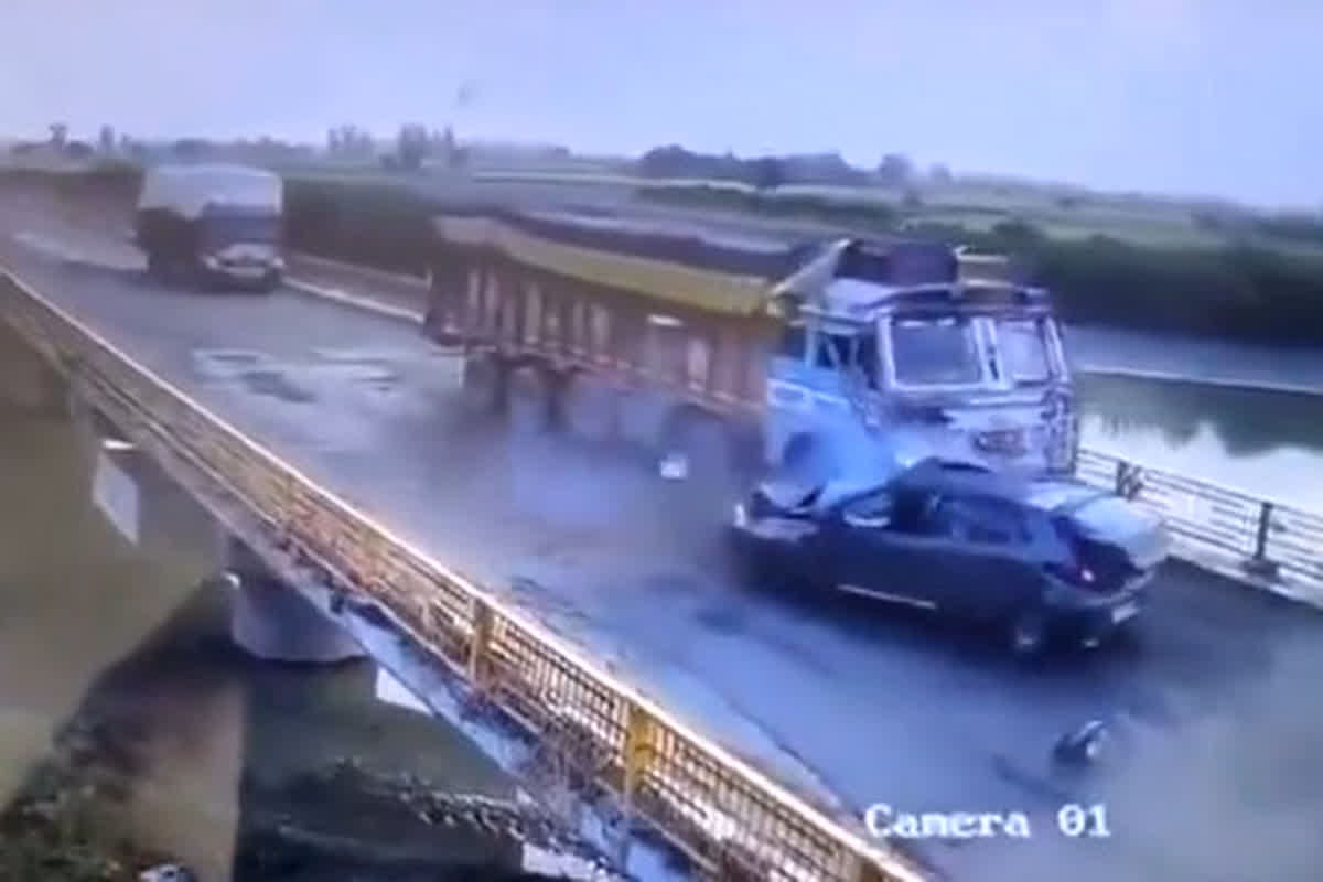 Muzaffarnagar Road Accident News: ट्रक और कार के बीच हुई टक्कर, मौके पर तीन लोगों ने गंवाई जान, एक की हालत गंभीर