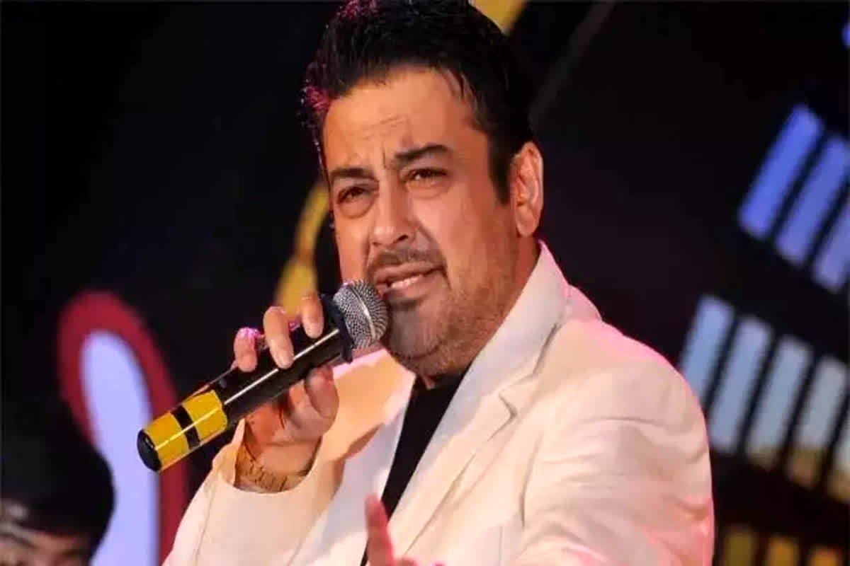 Singer Adnan Sami: मुश्किल में बॉलीवुड के मशहूर सिंगर! ग्वालियर की लड़की ने लगाए ये गंभीर आरोप… अब तो कोर्ट तक पहुंच गया मामला