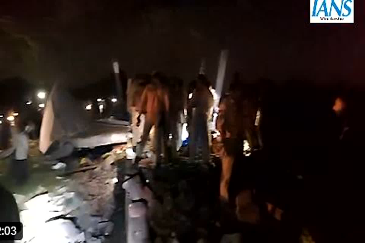 Ayodhya Latest News: घर में जोरदार धमाका, पांच लोगों की दर्दनाक मौत, मलबे में कई के दबे होने की आशंका