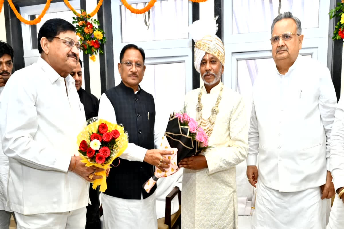 CG News: गुरु खुशवंत साहेब के गृहप्रवेश कार्यक्रम शामिल हुए सीएम साय, धर्मगुरु गुरु बालदास साहेब जी को दी जन्मदिन की शुभकामनाएं