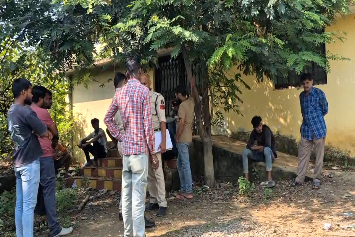 Balodabazar Crime News: दो गुटों के बीच हुआ गैंगवार, एक युवक की चाक़ू मारकर हत्या, दो की हालत गंभीर