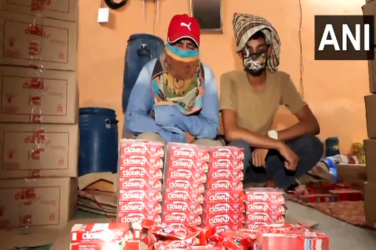 Delhi Crime News: गोदाम में नकली टूथपेस्ट की भरमार देख उड़े पुलिस के होश, 25000 ट्यूब्स और कच्चे माल के साथ मास्टरमाइंड गिरफ्तार