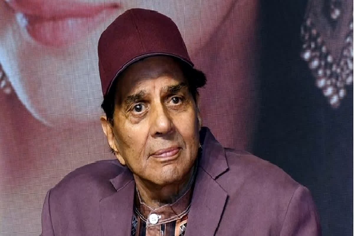 Dharmendra Admitted In Hospital: दिग्गज अभिनेता धर्मेंद्र अस्पताल में भर्ती, चिंतित हुए फैंस, टीम ने दिया चौंकाने वाला बयान
