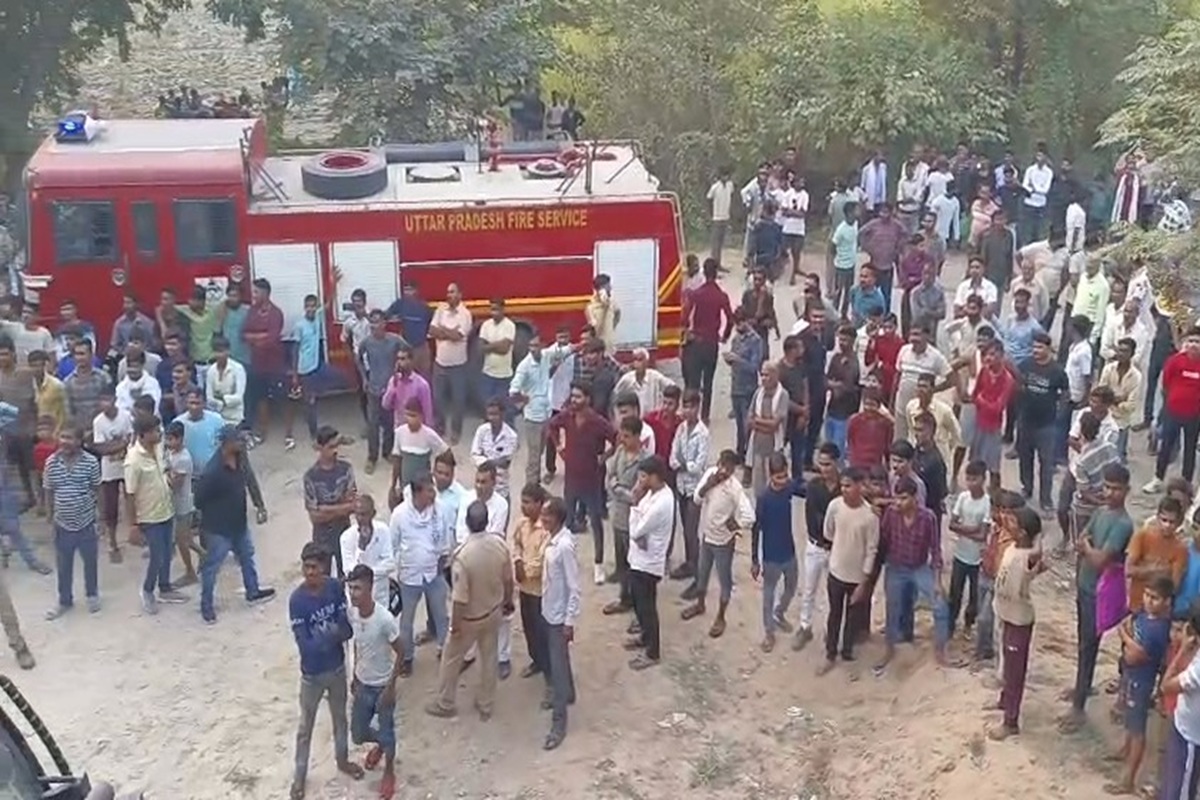 UP Etah News: पटाखों की दुकान में भीषण विस्फोट, पूरी बिल्डिंग के उड़े परखच्चे, एक की मौत दो गंभीर