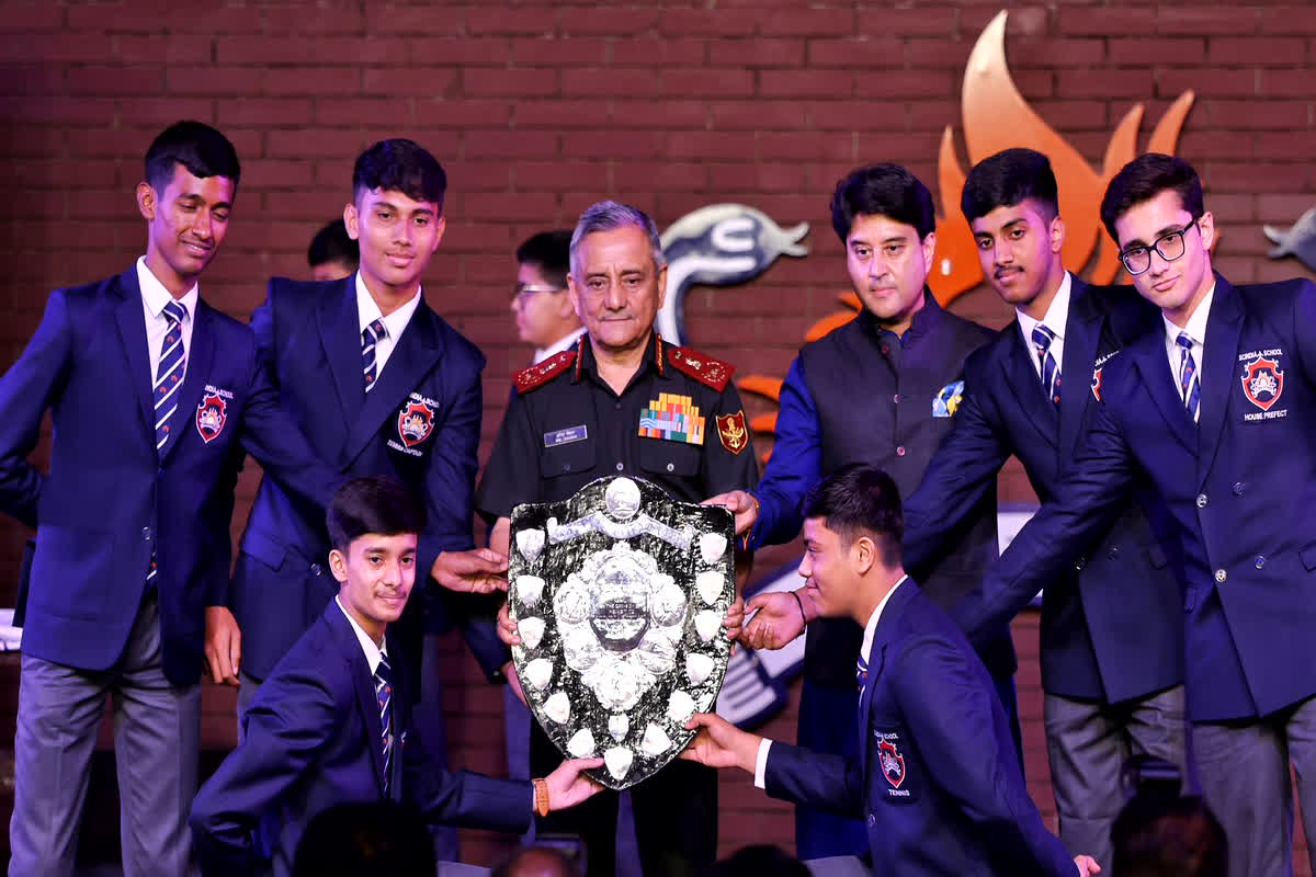 Gwalior News: केंद्रीय मंत्री ज्योतिरादित्य ने सिंधिया स्कूल के 128वें संस्थापक दिवस कार्यक्रम को किया संबोधित, CDS जनरल अनिल चौहान के साथ ‘रेडी, रिलेवेंट, रिसर्जेंट’ का दिया मंत्र