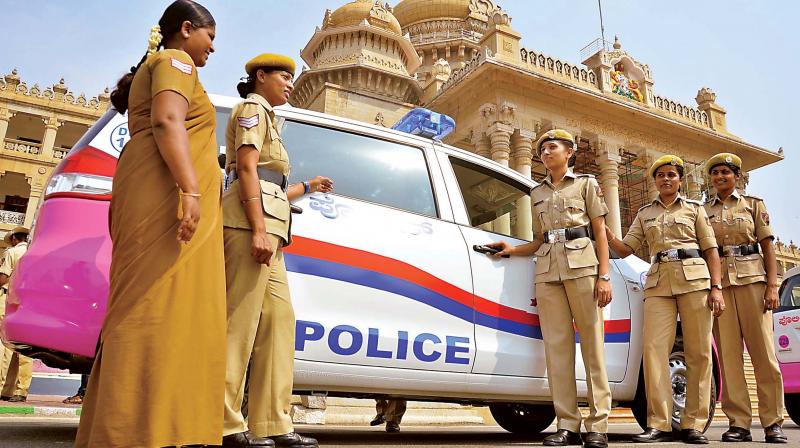 Karnataka Crime News: अल्लाह हू अकबर के नारे लगाते हुए मंदिर में घुसा युवक…भगवान की मूर्तियों को खंडित करने की कोशिश