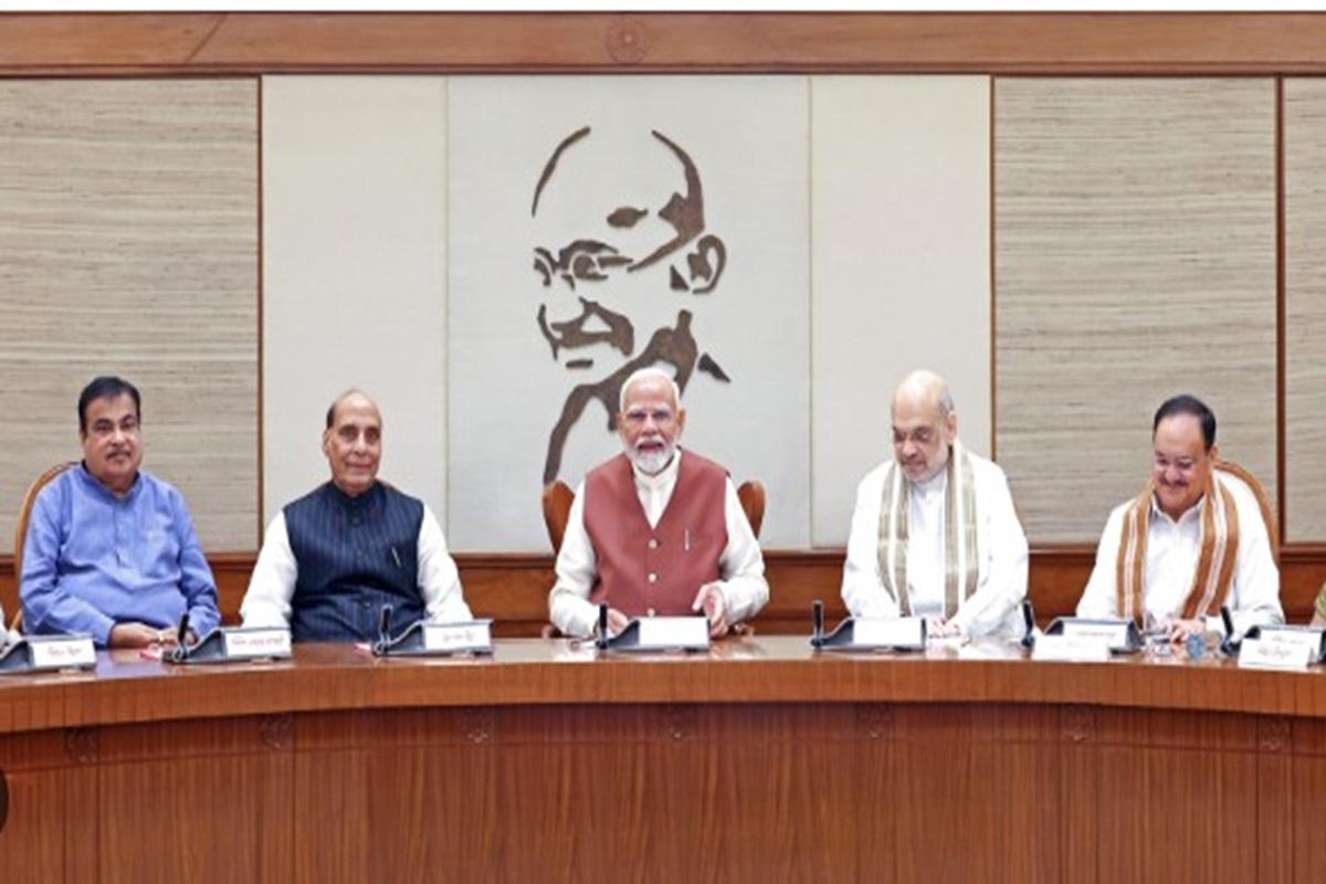 8th Pay Commission: केंद्र ने आठवें वेतन आयोग को दी मंजूरी, 50 लाख कर्मचारियों को मोदी कैबिनेट का बड़ा तोहफा