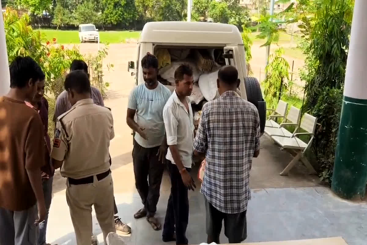 Morena News: अवैध पटाखे का बड़ा जखीरा जब्त, एक आरोपी को पुलिस ने किया गिरफ्तार