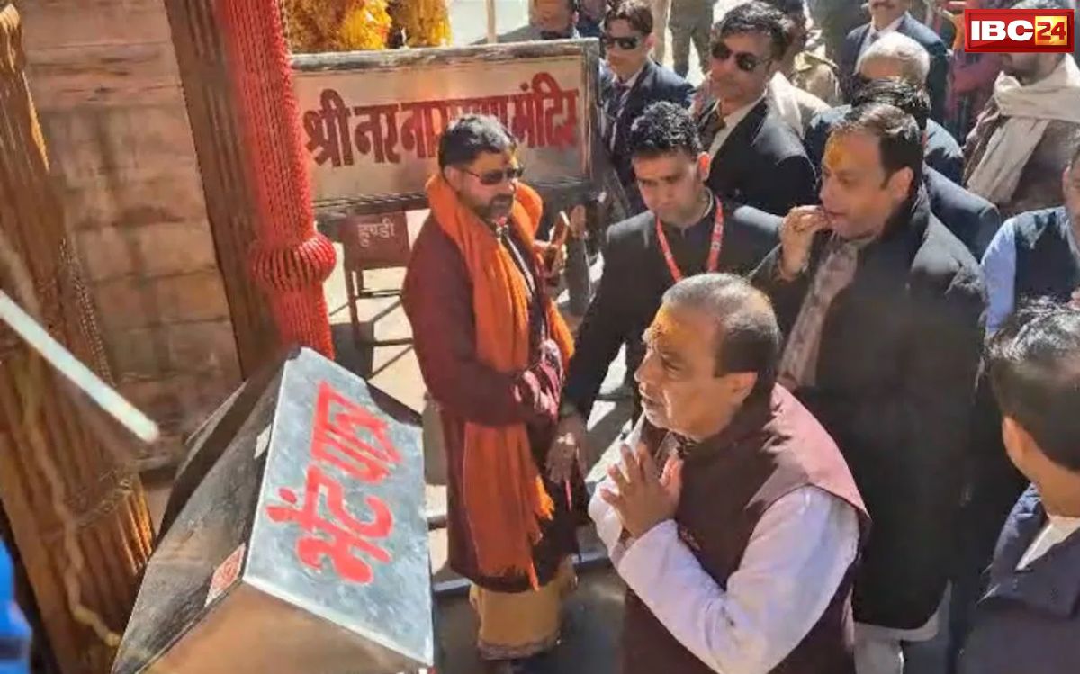 Mukesh Ambani visits Badrinath: बदरी विशाल और बाबा केदार की शरण में मुकेश अंबानी, कपाट बंद होने से पहले की पूजा-अर्चना, मांगा सुख-समृद्धि का आशीर्वाद