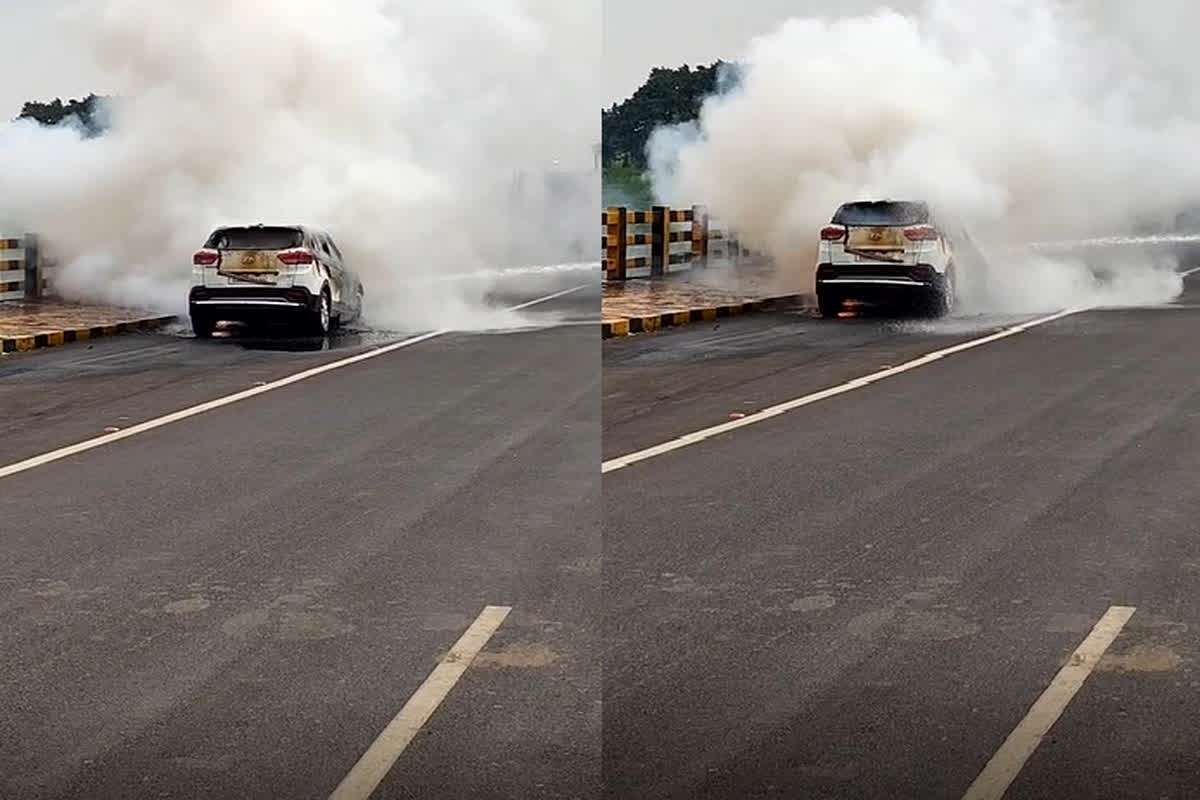 Raipur Latest News: बालकों अस्पताल के पास खड़ी कार में अचानक लगी भीषण आग, मची अफरा-तफरी, अब घटना का वीडियो आया सामने