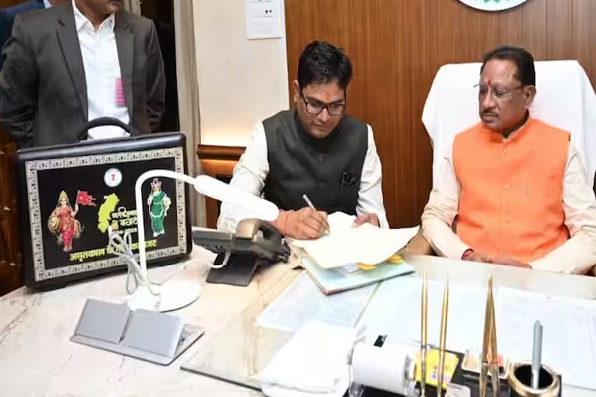 CG teacher Recruitments: छत्तीसगढ़ में 5000 शिक्षक भर्ती का रास्ता साफ, मुख्यमंत्री विष्णुदेव साय की घोषणा पर अमल, शिक्षा व्यवस्था को सुदृढ़ करने की दिशा में बढ़े कदम