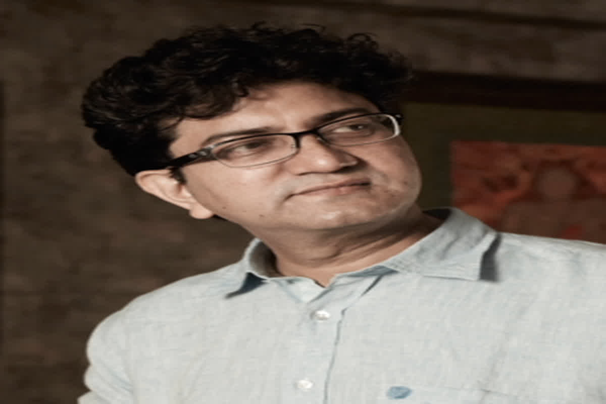 Prasoon Joshi: शब्दों के जादूगर को मिला बड़ा सम्मान… राष्ट्रीय किशोर कुमार पुरस्कार से सम्मानित हुए प्रसून जोशी