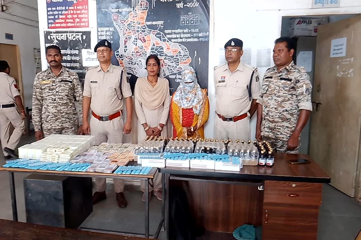 Raigarh Crime News: प्रतिबंधित कफ सिरप और नशीले इंजेक्शन का जखीरा बरामद, पुलिस ने एक महिला को किया गिरफ्तार