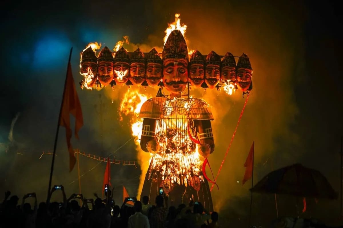 Dussehra 2025: नवरात्रि विदाई के साथ कल देशभर में मनाई जाएगी विजयदशमी.. यहां जानें शुभ मुहूर्त! दहन के बाद जरूर करें ये काम