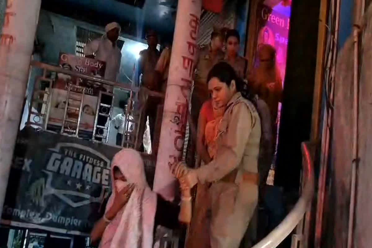 Sex Racket: धार्मिक नगरी में स्पा सेंटर की आड़ में देह व्यापार का भंडाफोड़, आपत्तिजनक हाल में मिले युवक-युवतियां