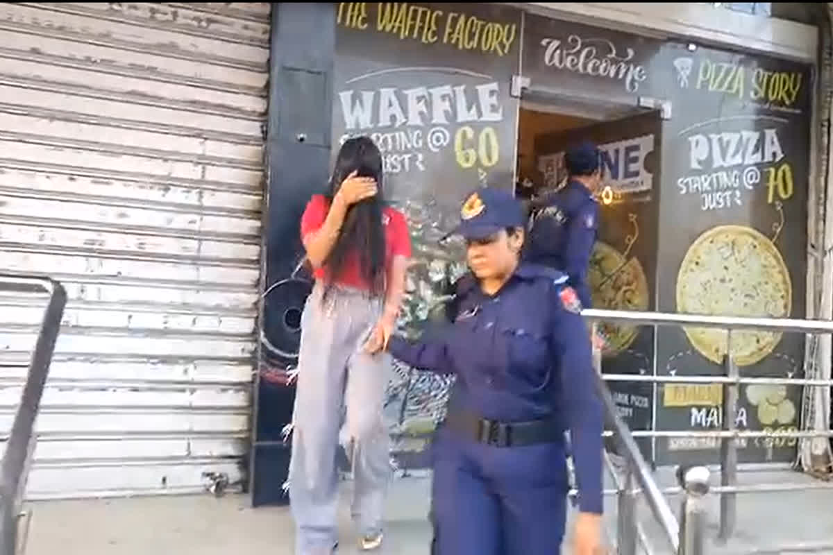 Jodhpur News: स्पा सेंटर में छापेमारी से मचा हड़कंप, दो विदेशी समेत चार युवतियां और दो युवक हिरासत में…देखें वीडियो