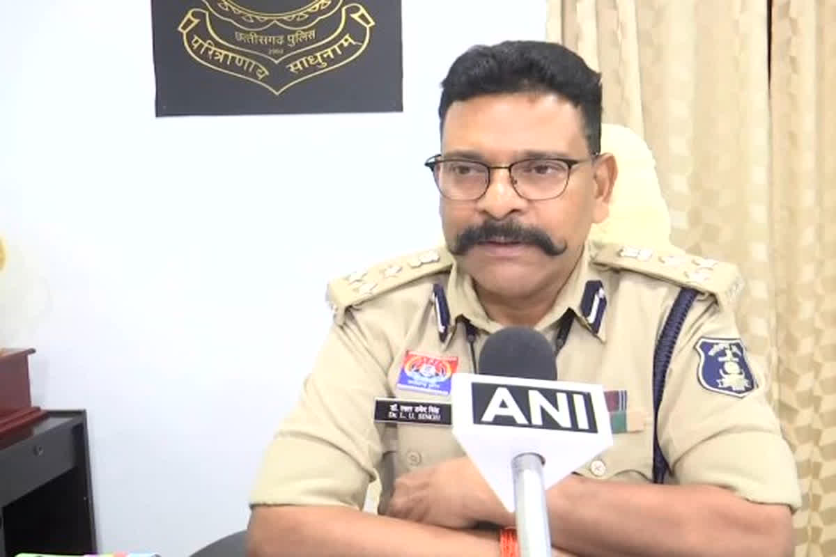 Raipur Police News: राजधानी समेत पूरे प्रदेश में साइबर फ्रॉड पर सख्ती… SSP ने ली बैंक प्रबंधकों की बैठक, दिए जरुरी दिशानिर्देश