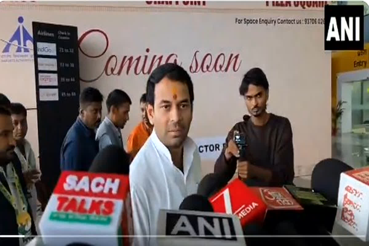 Bihar Election 2025 : RJD के नौकरी देने के दावे पर तेज प्रताप ने ली चुटकी! बोले ‘कौन सा जॉब देंगे खेसारी लाल..नाचने वाला?