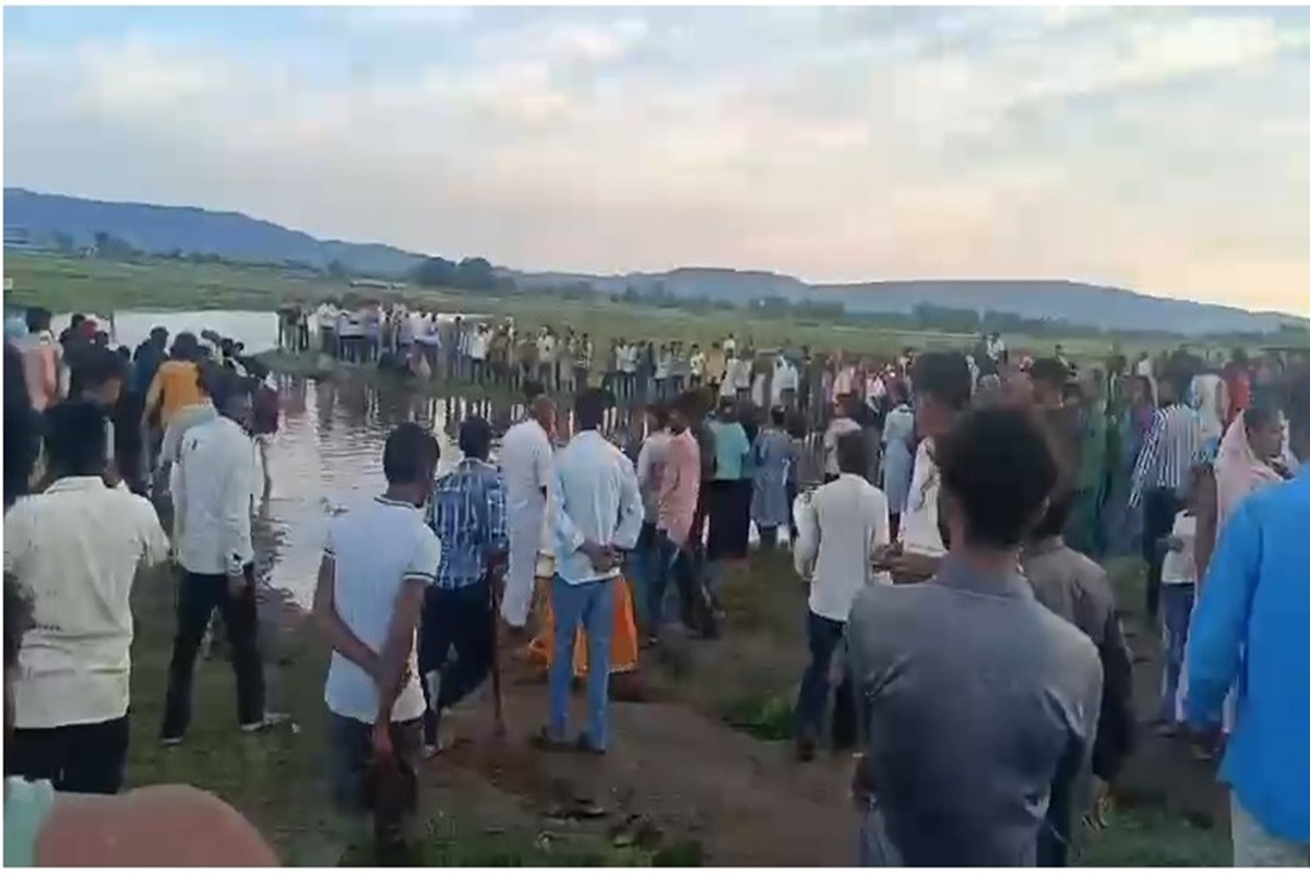 Khandwa News: दुर्गा विसर्जन के दौरान ट्रैक्टर ट्राली पलटने से 11 लोगों की मौत, CM मोहन यादव ने जताया दुख, मुआवजे का किया ऐलान