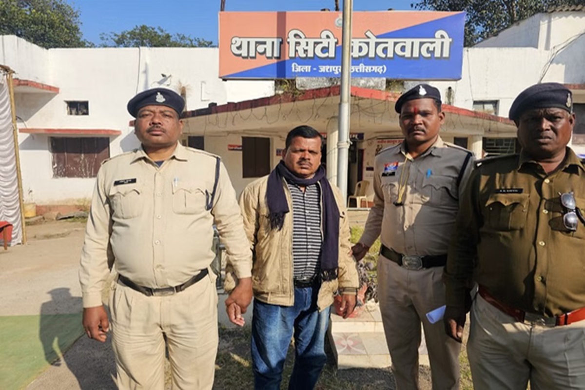 CG Crime News: छत्तीसगढ़ में शर्मसार हुआ गुरु-शिष्य का रिश्ता, शिक्षक ने नाबालिग छात्रा के साथ किया दुष्कर्म, अब पहुंचा सलाखों के पीछे