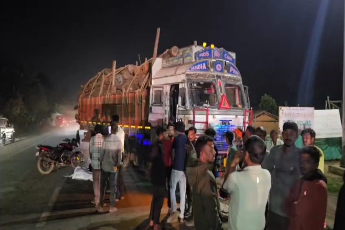 Keshkal Road Accident: सामने से आ रही ट्रक से टकराई बाइक, हादसे में CAF जवान की मौत, भाई के साथ शोक कार्यक्रम से लौट रहा था वापस