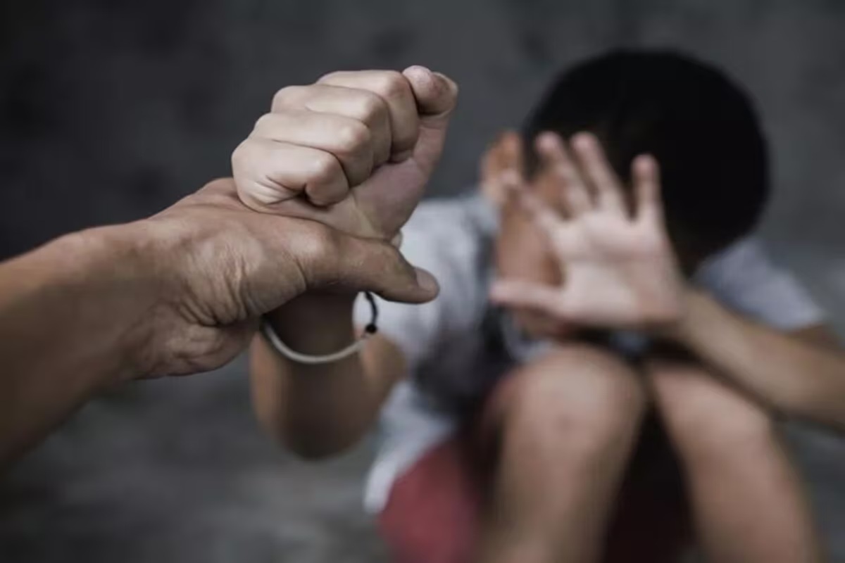 Chhatarpur News: हर रोज अस्पताल से 13 साल के लड़के को ले जाता था रिक्शा चालक, मेला ग्राउंड में करता था ये घिनौना काम, सुरक्षा कर्मियों ने ऐसे खोली पोल