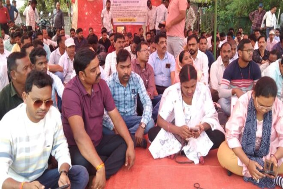 CG Dhan Kharidi: सहकारी कर्मचारियों की हड़ताल पर सरकार ने दिखाई सख्ती, इतने दिनों के लिए लागू किया एस्मा, खरीदी से इंकार करने पर होगा ये बड़ा एक्शन