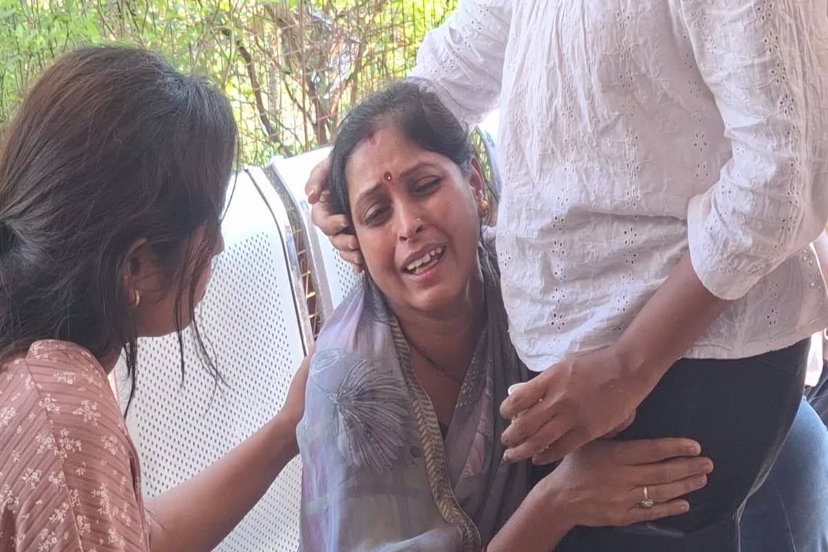 Durg News: दर्दनाक हत्याकांड से दहल उठा दुर्ग, युवक को दरवाजा तोड़कर बाहर निकाला, जमकर पीटा, नग्न कर घुमाया, डेढ़ किलोमीटर तक घसीटा, मौत के बाद आरोपियों ने मनाया जश्न