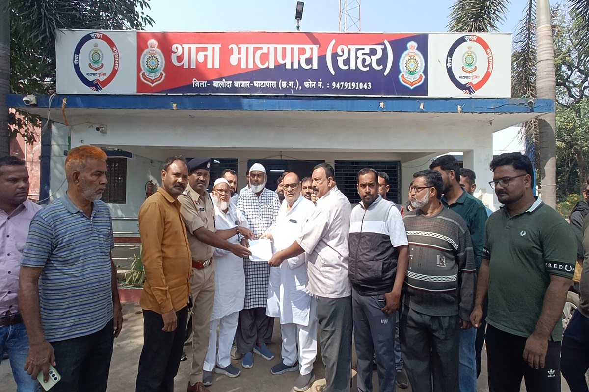 Bhatapara News: भाटापारा में हिंदू संगठनों के साथ आया मुस्लिम समाज, थाने पहुंचकर पुलिस से की ये मांग
