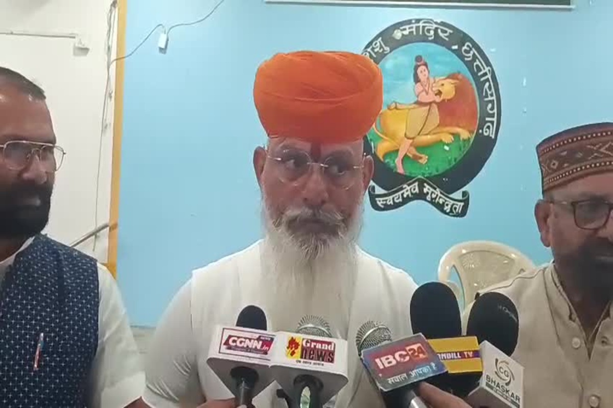 Bilaspur News: वीरेंद्र तोमर के भाई की पत्नी के कपड़े उतरवाए..पुलिसकर्मियों ने की अभद्रता! करणी सेना के राष्ट्रीय अध्यक्ष का बड़ा दावा