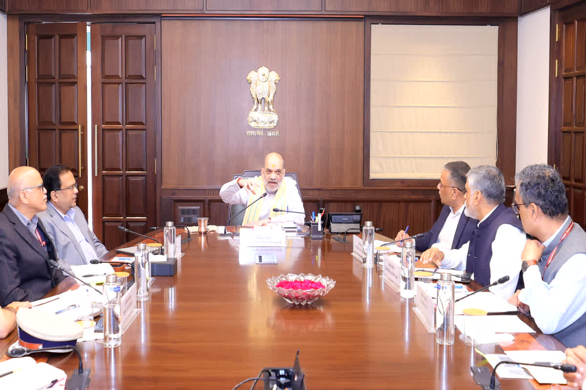 Amit Shah On Delhi Blast: दिल्ली कार ब्लास्ट के बाद अमित शाह का बड़ा एक्शन, अधिकारियों के साथ आपात बैठक, हर दोषी को कड़ी सजा देने का निर्देश