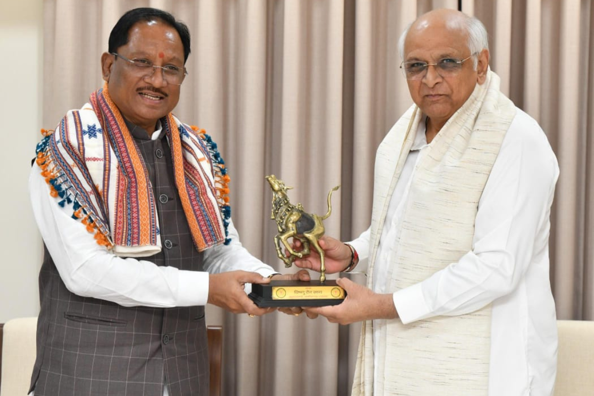 CM Vishnu Deo Sai Gujarat Visit : गुजरात दौरे पर सीएम विष्णुदेव साय, मुख्यमंत्री भूपेंद्र पटेल से की मुलाकात, इन अहम मुद्दों को लेकर हुई दोनों के बीच चर्चा