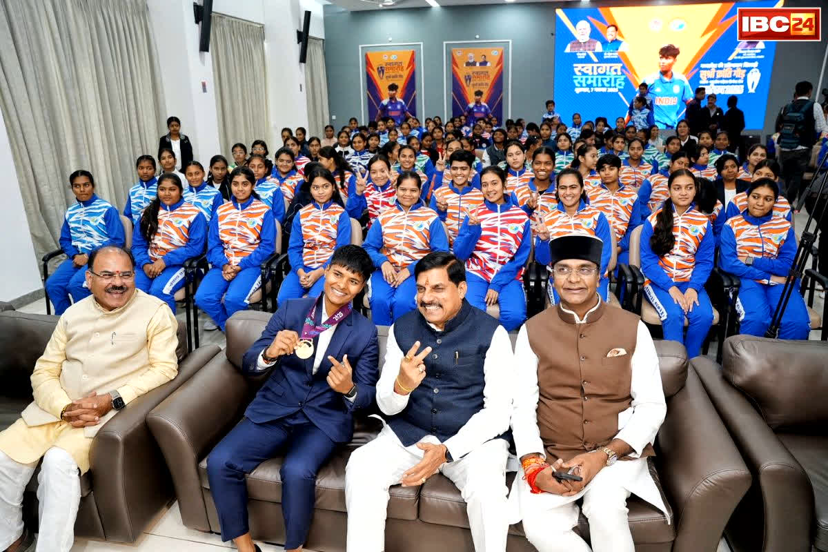 Cricketer Kranti Gaud: सीएम डॉ मोहन यादव ने किया महिला क्रिकेटर क्रांति गौड़ का स्वागत-अभिनन्दन.. खिलाड़ी ने खोले जिंदगी के कई राज, बताए जीवन के संघर्ष..