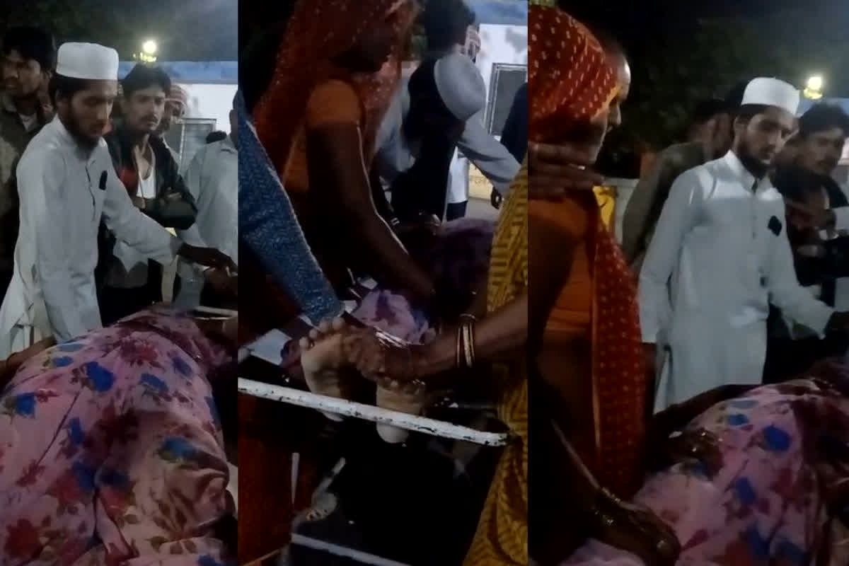 Dhar News: अस्पताल के बाहर तंत्र-मंत्र का खेल, बीमार महिला का मौलाना कर रहे थे झाड़-फूंक से इलाज, वायरल हुआ वीडियो