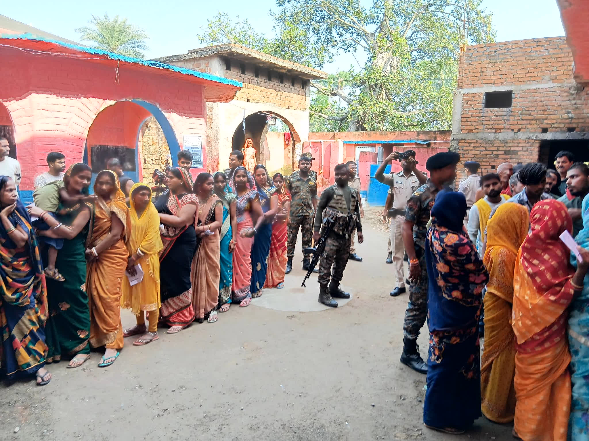 Bihar Election 2025: सुबह से वोटिंग का उत्साह, दोपहर 1 बजे तक 40 फीसदी के पार पहुंचा आंकड़ा, बिहार का पहला चरण बना राजनीतिक टेस्ट !