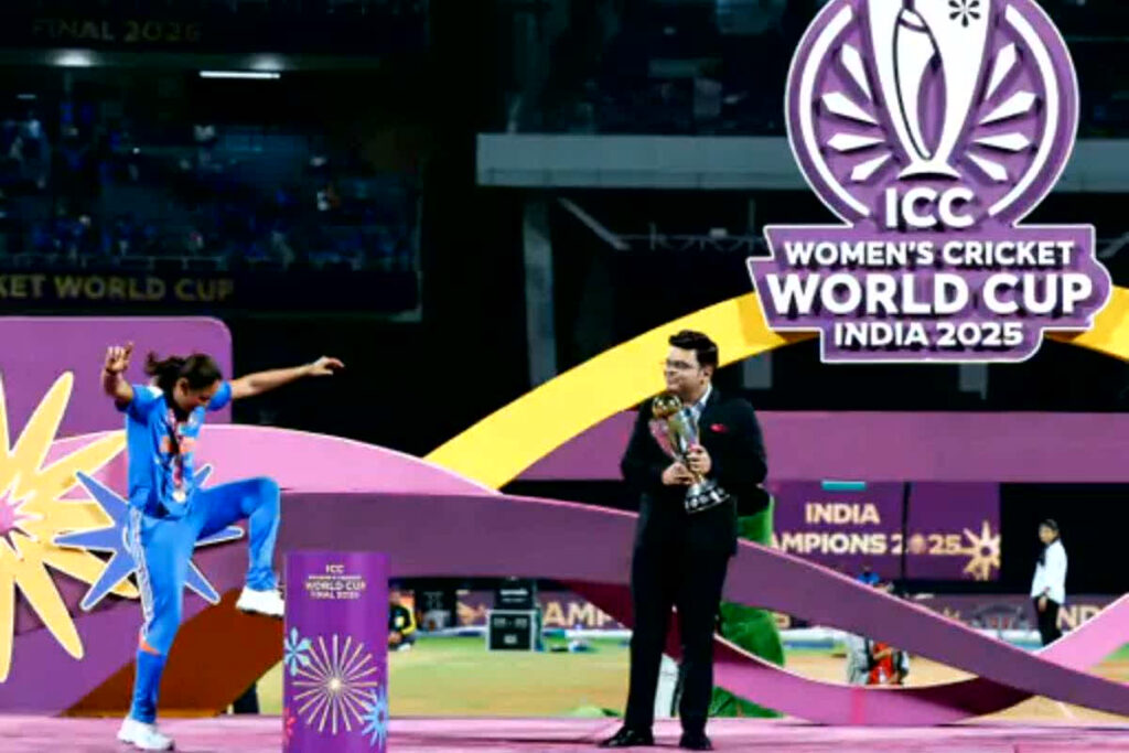 Harmanpreet Kaur Video: ट्रॉफी लेने से पहले स्टेज पर आकर अचानक भांगड़ा करने लगी हरमनप्रीत कौर / Image: Viral Video