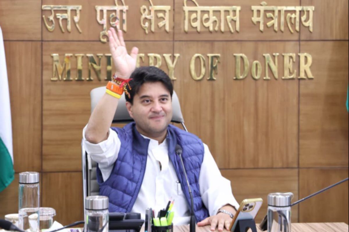 Jyotiraditya Scindia: केंद्रीय मंत्री सिंधिया ने इस ज़िले को दी कई विकास कार्यों की सौगात, एक ही झटके में खत्म हो जाएंगी शहर की ये परेशानियां, सीएम को लेकर कही बड़ी बात