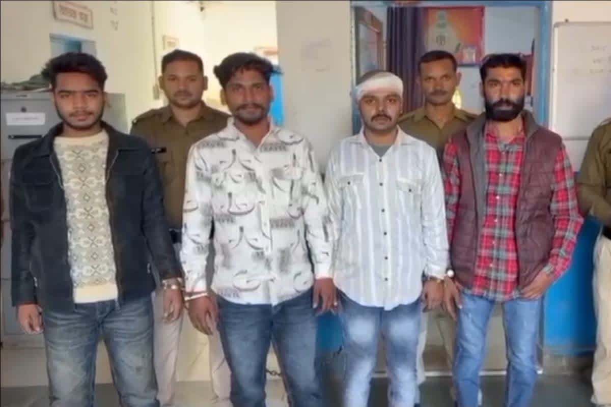 Liquor Shop Fight: फ्री में शराब मांगा, मना करने पर दुकान में कर दिया ये बड़ा कांड, अब सीधा सलाखों के पीछे पहुंचे बदमाश