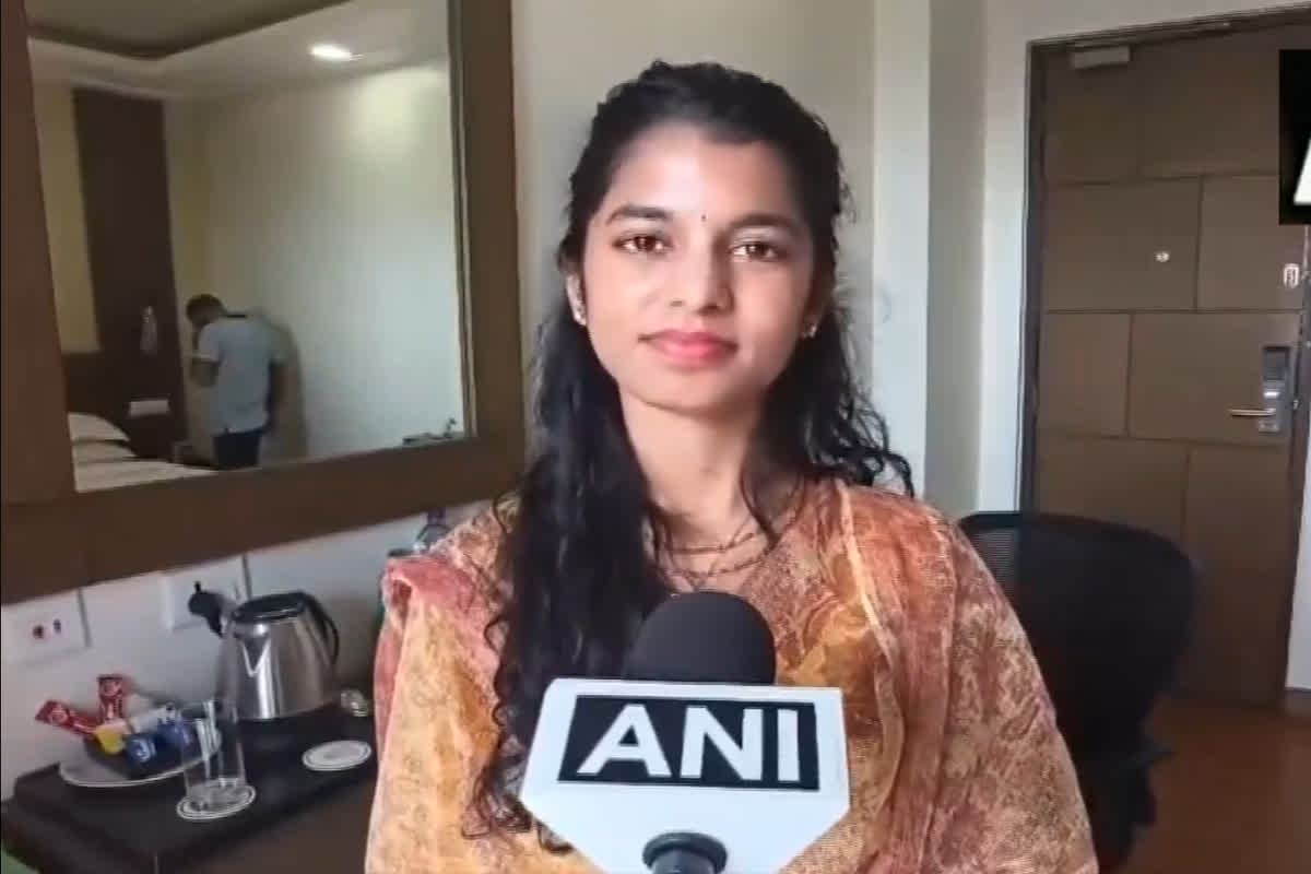 Maithili Thakur Vidhan Sabha Chunav Result: पहले ही चुनाव में BJP की मैथिली ठाकुर की जीत पक्की? अलीनगर से इतने वोटों से आगे, कहा- मेरे लिए यह एक सपना है