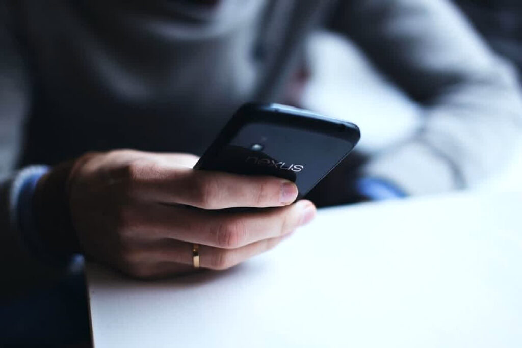 (Mobile Phone Rule, Image Credit: Pixabay)