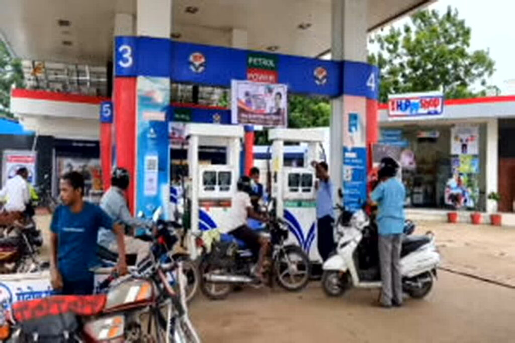 Petrol Diesel Price 21 November 2025: पेट्रोल-डीजल का रेट आया 90 रुपए से नीचे, आम आदमी के लिए आई राहत भरी खबर / Image: File