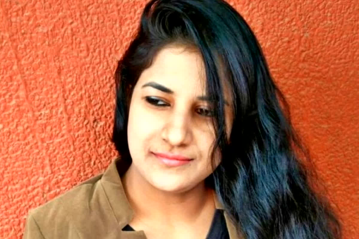 UP Crime: घर में घुसकर बेटी के सामने मां की क्रूर हत्या! बदमाशों ने चाक़ू से 34 बार गोदा, अब कोर्ट ने दोषियों को सुनाया उम्रकैद की सजा