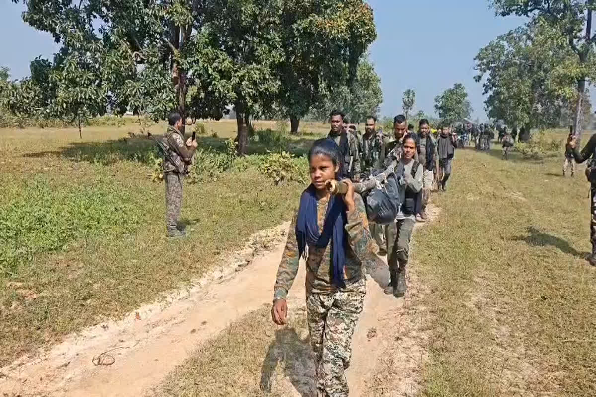 Bijapur News: बीजापुर के नेशनल पार्क में हाई-प्रोफाइल मुठभेड़… DVCM बुचन्ना समेत 6 नक्सली ढेर, दस्तावेजों से खुल सकता है अर्बन नेटवर्क का बड़ा राज