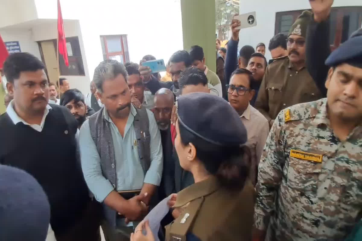 Gwalior News: ज्योतिबा फुले पर आपत्तिजनक टिप्पणी करना इस संत को पड़ा भारी, अब सड़क पर उतरे OBC, OBC, SC-ST संगठन के लोग, SP से की ये मांग