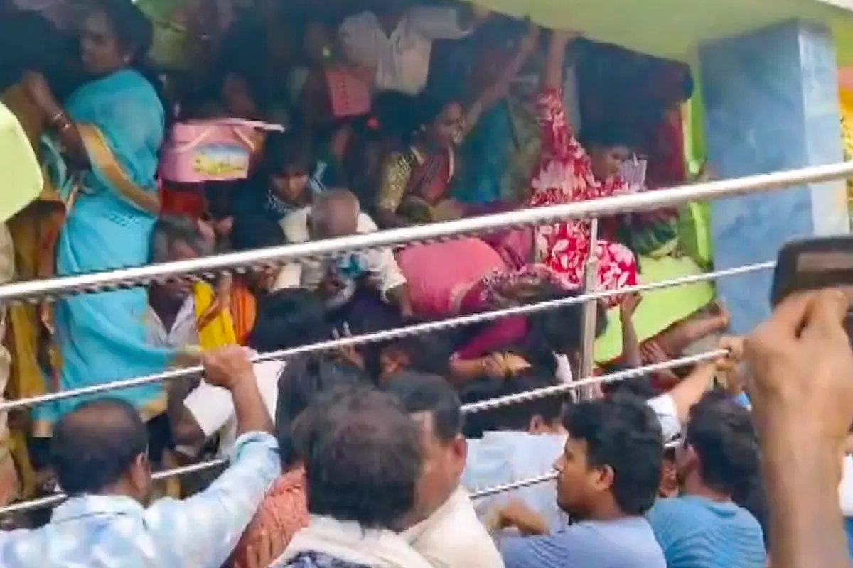 Accidents at 3 temples: 2025 में तीन बड़े मंदिर में हुए हादसों में 22 लोगों की मौत, करीब 100 हुए घायल